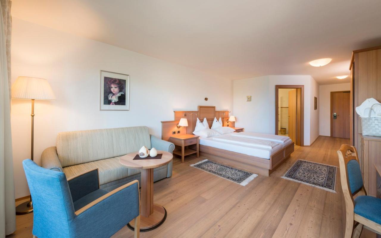 Hotel Peter Petersberg エクステリア 写真
