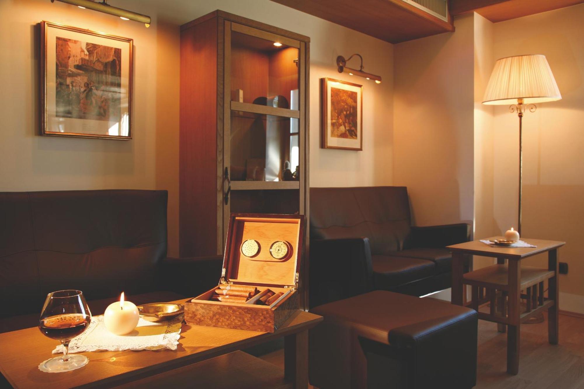 Hotel Peter Petersberg エクステリア 写真