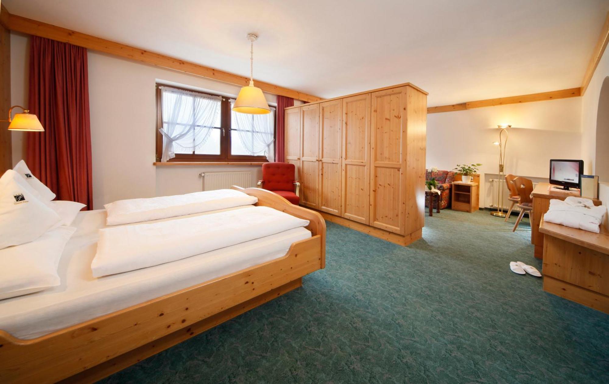 Hotel Peter Petersberg エクステリア 写真