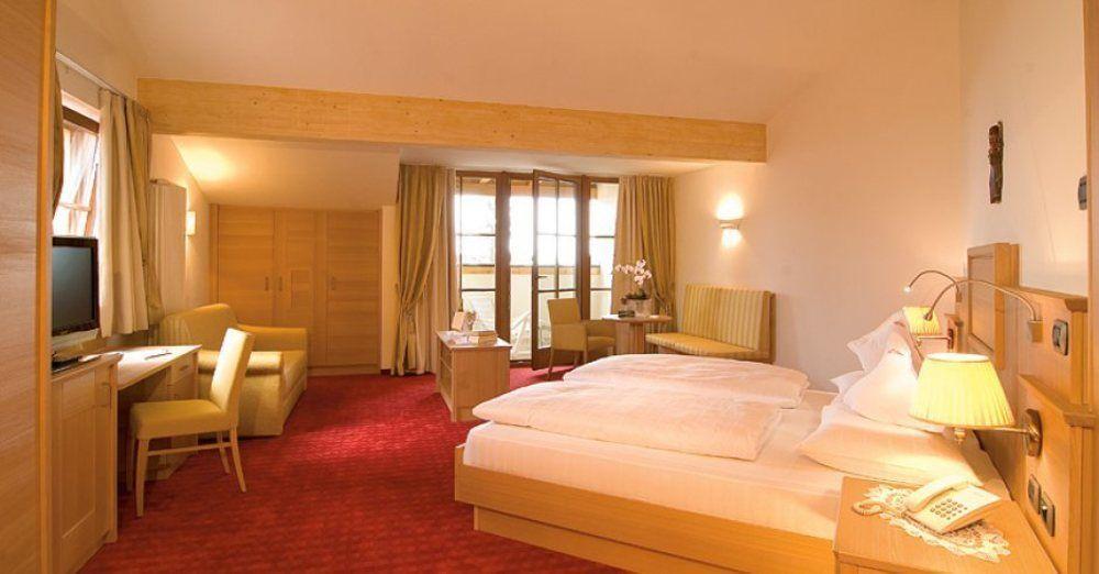 Hotel Peter Petersberg エクステリア 写真