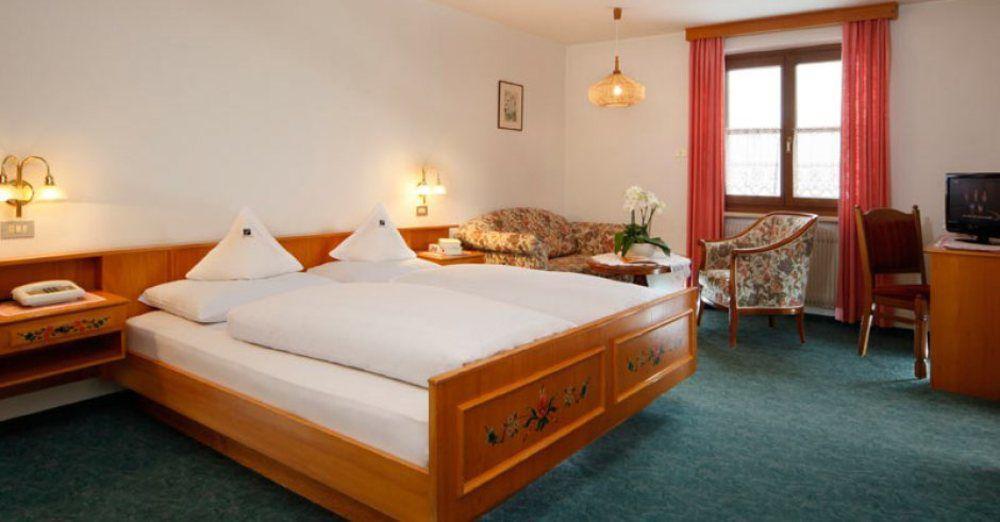 Hotel Peter Petersberg エクステリア 写真