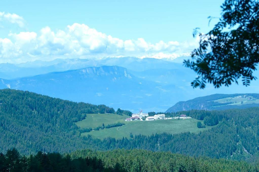 Hotel Peter Petersberg エクステリア 写真