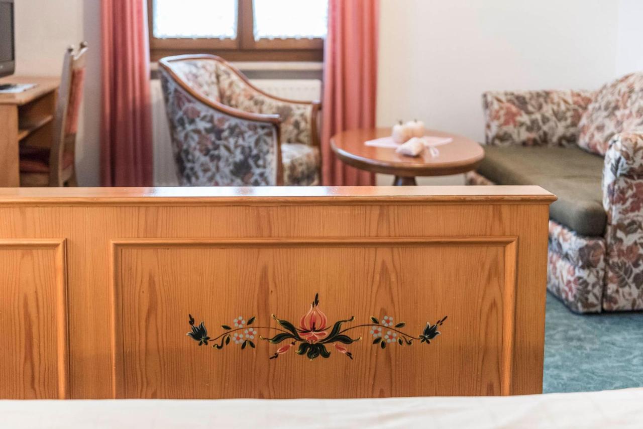 Hotel Peter Petersberg エクステリア 写真