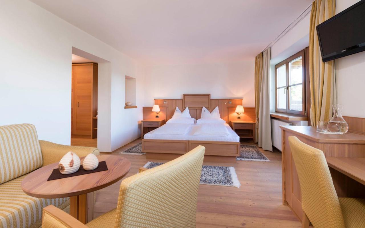 Hotel Peter Petersberg エクステリア 写真