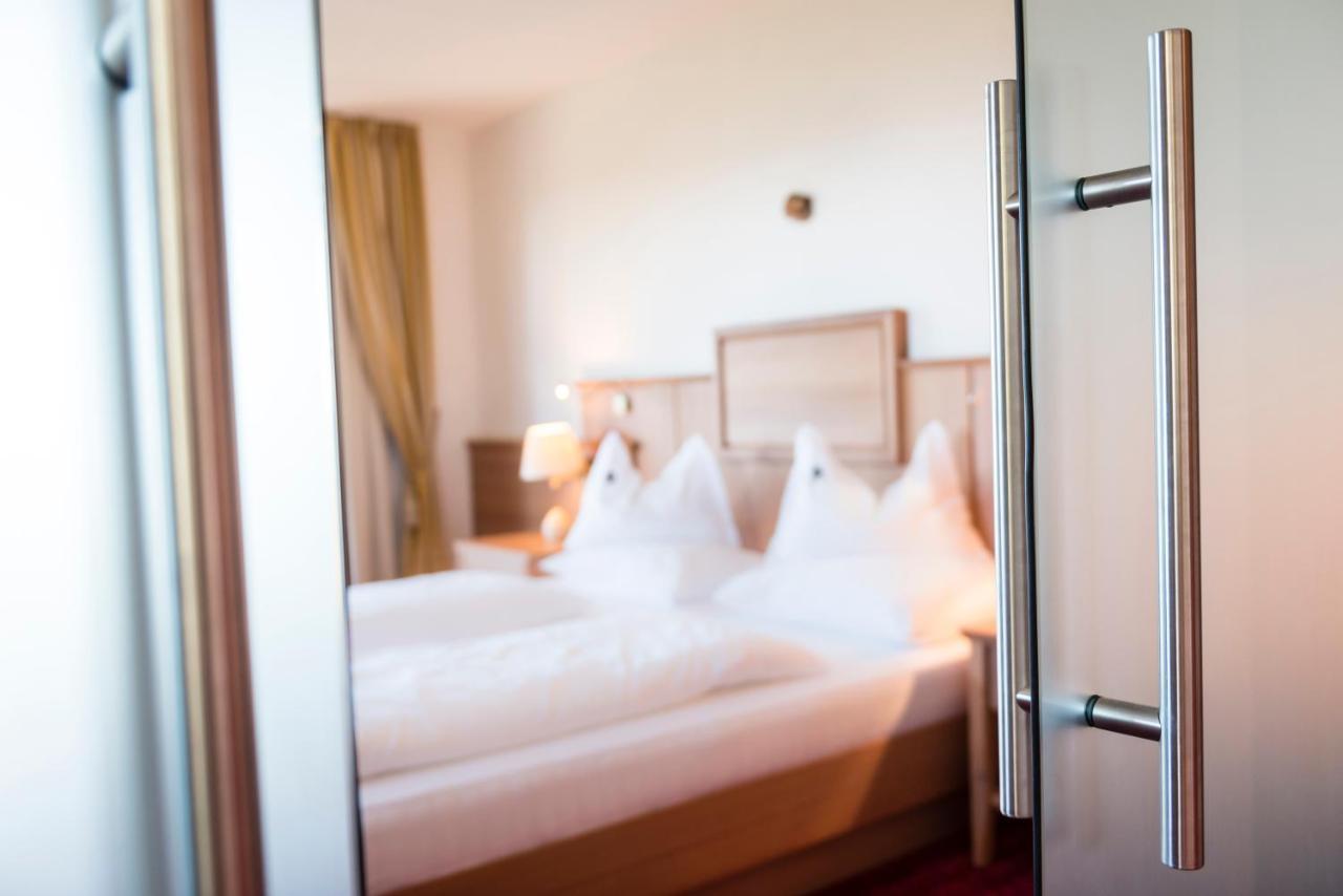 Hotel Peter Petersberg エクステリア 写真